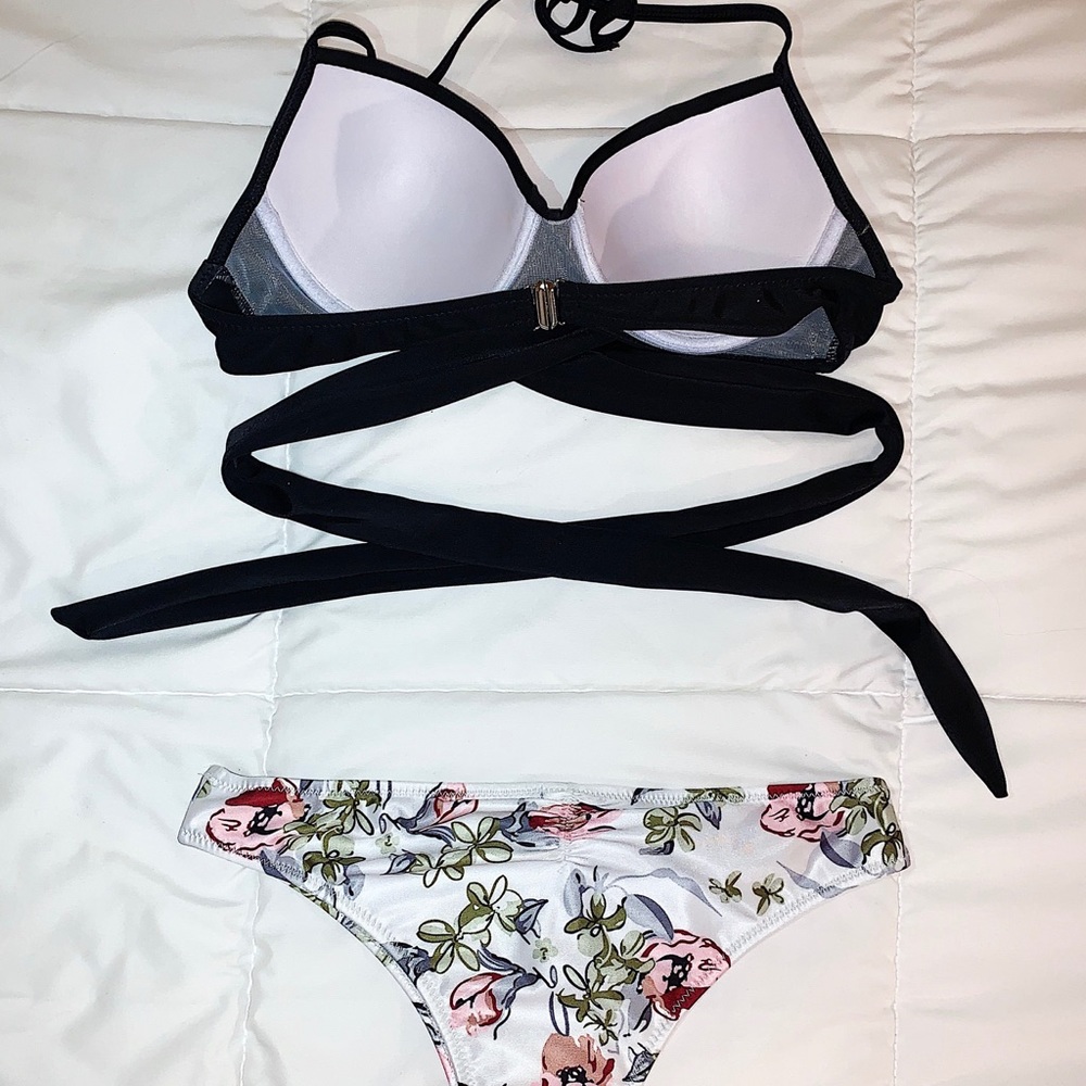 Bikini - Picture 5 of 5